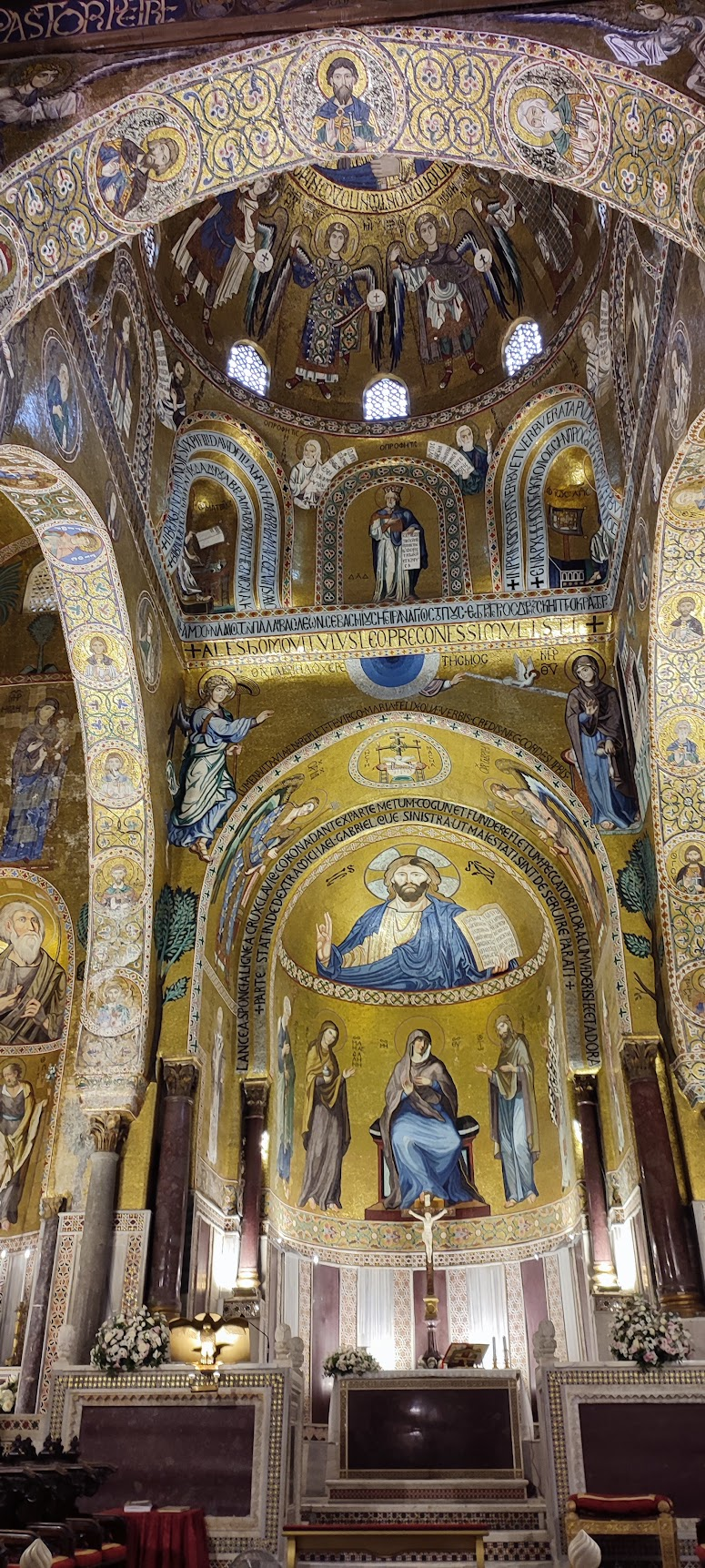 The apse of the Cappella Palatina with the gold-ground Christ Pantocrator mosaic