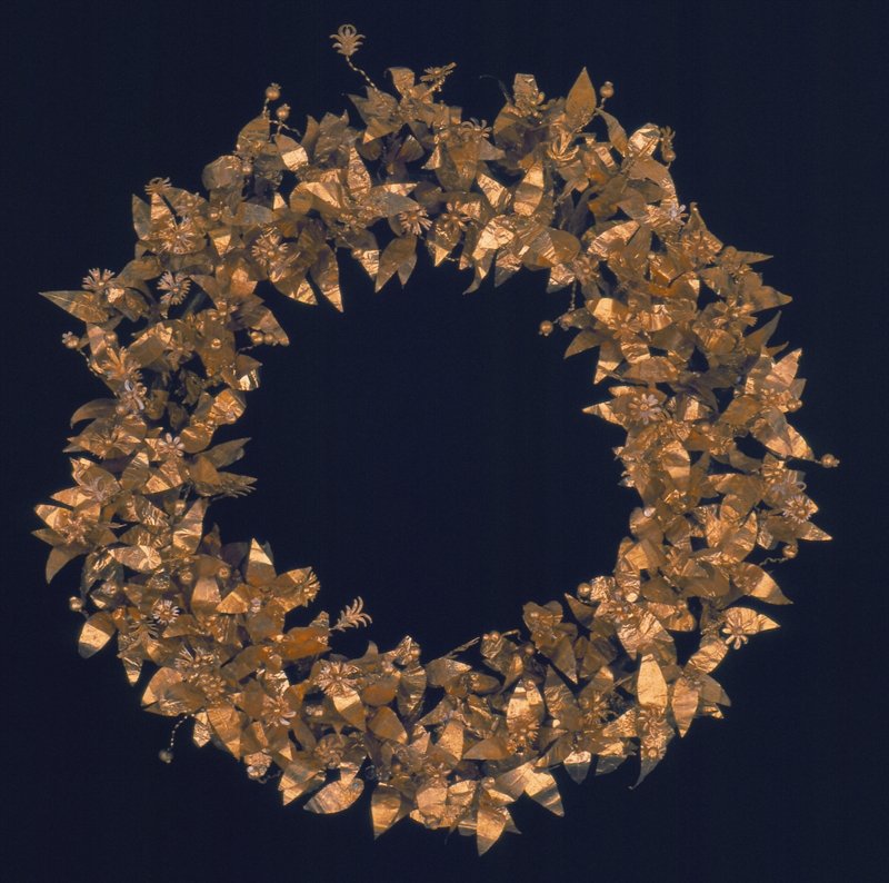 Gold floral crown from the Montefortino di Arcevia necropolis, Ancona archaeological museum